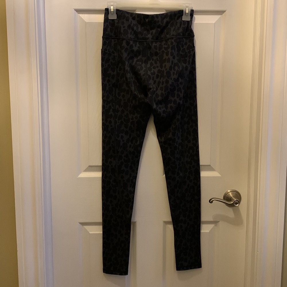 Victoria’s Secret leopard leggings - Picture 2 of 8